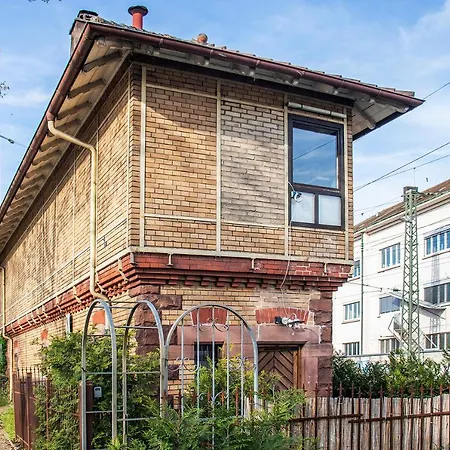 Historisches Stellwerk Mit Garten In Bester Innenstadtlage & Boxspringbetten Nahe Der Schweizer Grenze Lorrach Exterior photo