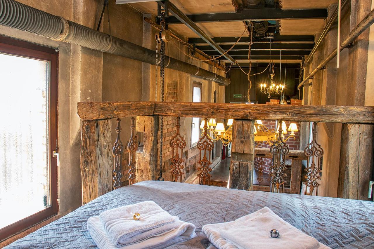 Blackncozy - Stellwerk Mit Boxspringbett In Zentraler Lage Lorrach